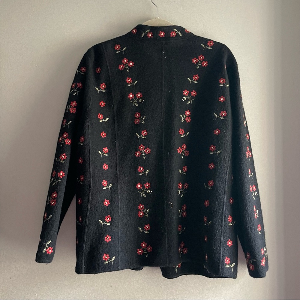 Talbot’s Woman 100% Wool Vintage Embroidered Floral Cardigan - Picture 5 of 8